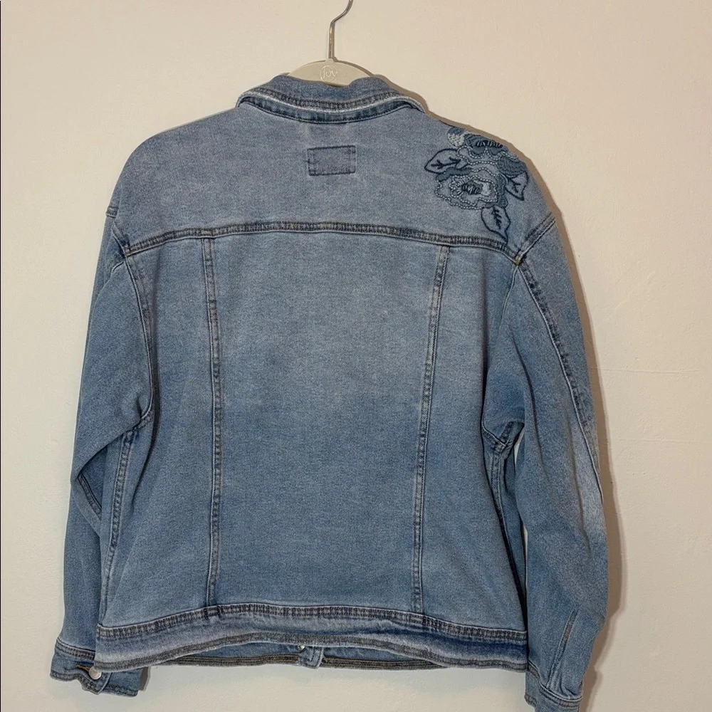 Universal Thread Light Blue Denim Jacket with Floral Embroidery - Picture 3 of 14